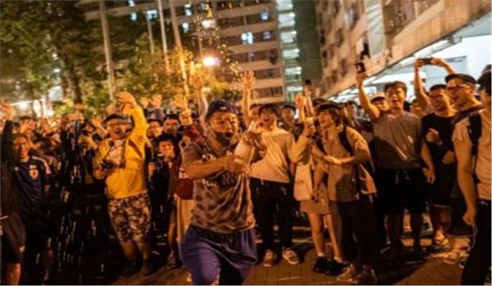 हांगकांग चुनाव : लोकतंत्र समर्थक समूहों को बड़ी बढ़त