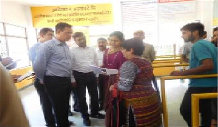 जिलाधिकारी ने आरटीओ कार्यालय का किया औचक निरीक्षण 