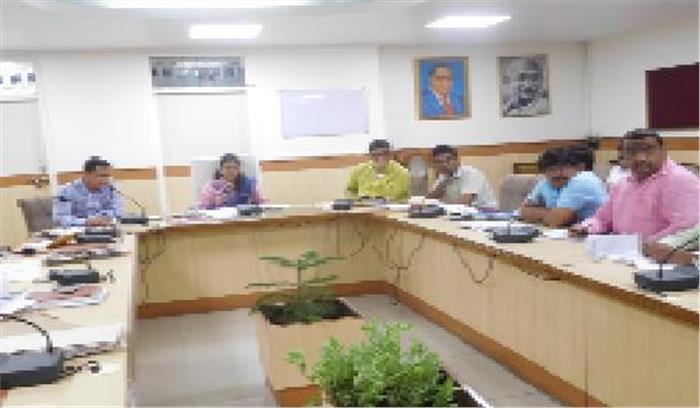 कार्यों की अवधि व गुणवत्ता को लेकर जिलाधिकारी सख्त