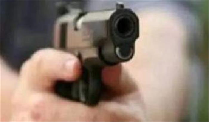 पूर्व जिला पंचायत प्रत्याशी पर बदमाशों ने चलाई गोली