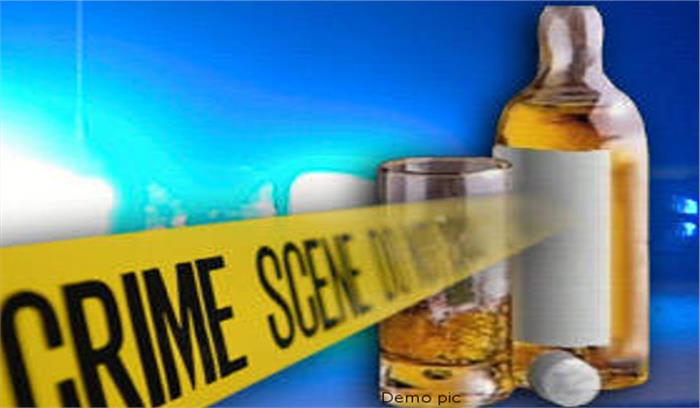 आबकारी विभाग का शराब तस्कर के मकान पर छापा