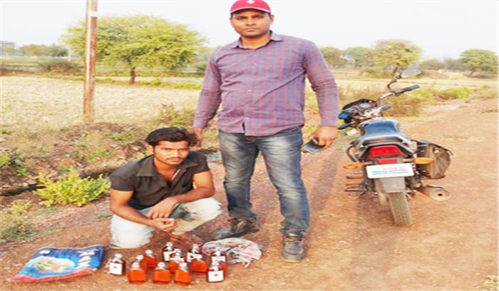 घूम घूम कर शराब बेचने वालों पर कार्रवाई