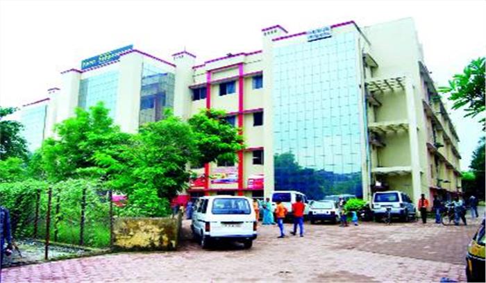 नर्सिंग हॉस्टल की छात्राएं दहशत में