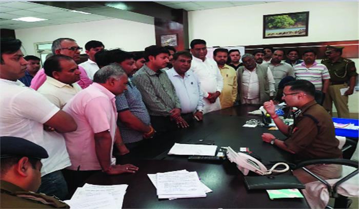 दिवाकर हत्या कांड को लेकर व्यापारियों का प्रतिनिधिमंडल एसएसपी से मिला