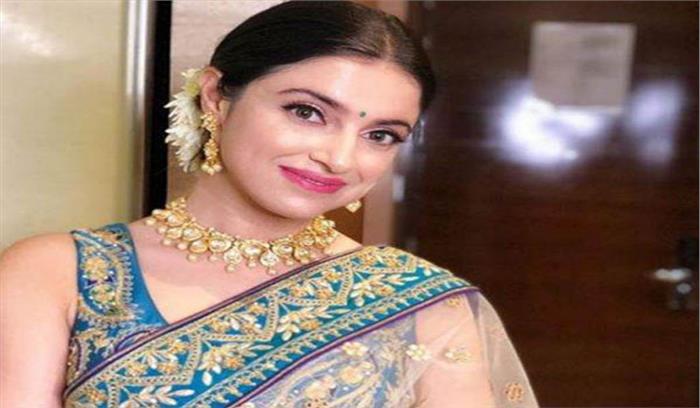 आगामी लघु फिल्म बुलबुल के लिए दिव्या खोसला ने सीखा कथक