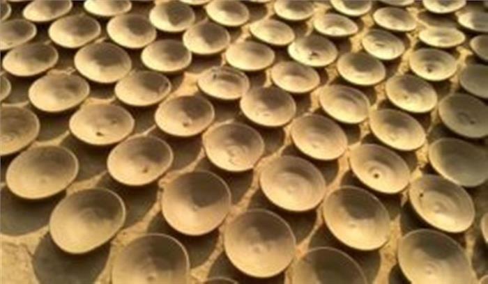 इस दीपोत्सव में मिट्टी के दीयों से जगमगाएं अपने घर