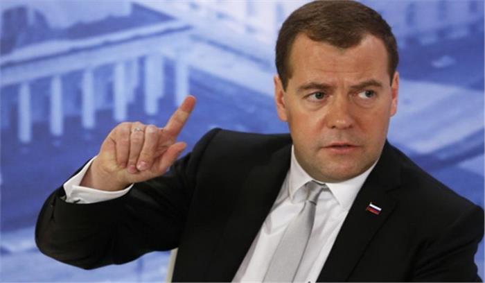 अमरीका दुनिया के सबसे ख़तरनाक आतंकवादियों के ख़िलाफ़ लड़ने वालों पर हमला कर रहा