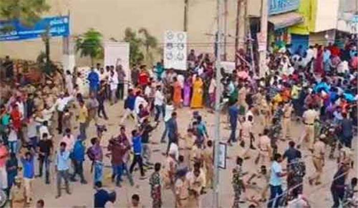 डॉक्टर हत्या मामले में थाने का घेराव,पुलिस लाठीचार्ज