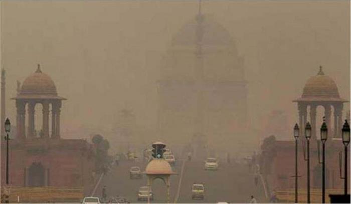 दिल्ली में हवा की गुणवत्ता गंभीर स्तर पर, मास्क पहन कर निकले बाहर 