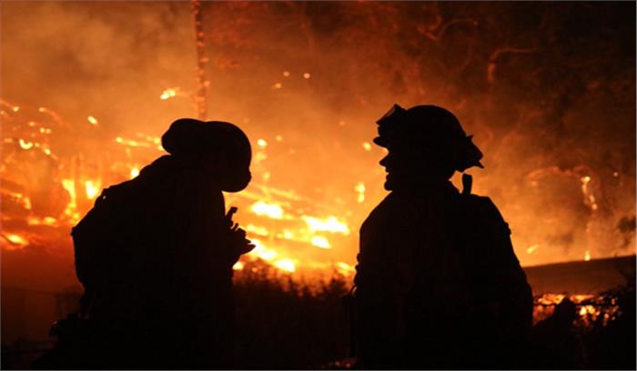 जंगलों में लगी भीषण आग से ट्रंप ने किया कैलिफोर्निया में आपातकाल का ऐलान