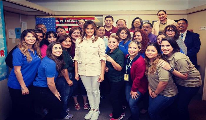 विस्थापित बच्चों से मेलानिया ट्रंप ने की मुलाकात