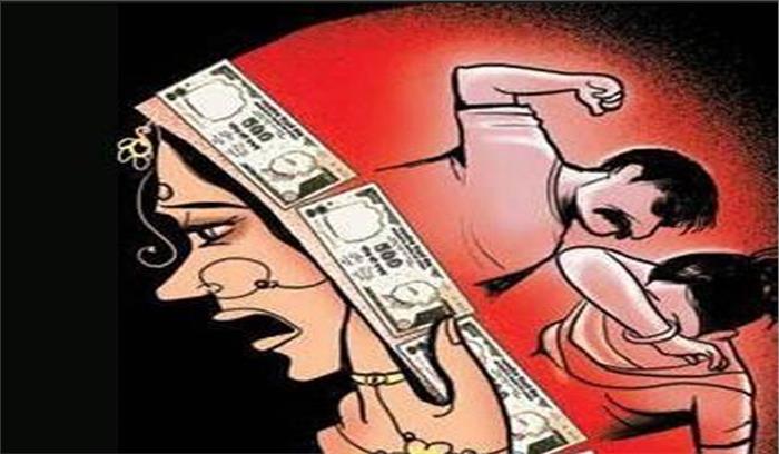 दहेज के लिये विवाहिता की हत्या