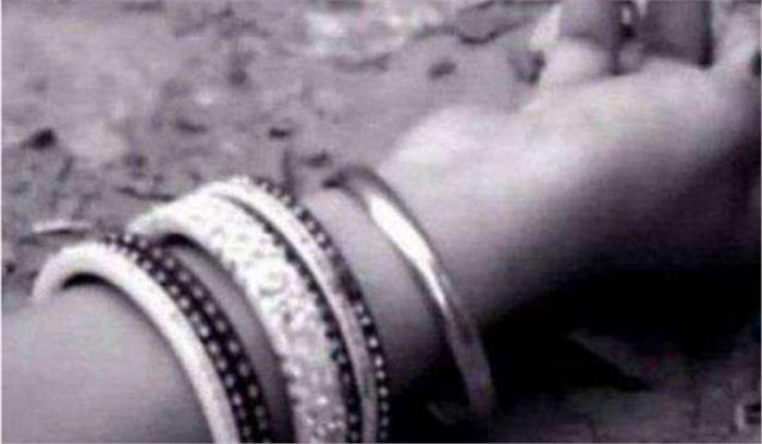 दहेज में बाइक नहीं देने पर विवाहिता की हत्या दहेज में बाइक नहीं देने पर विवाहिता की हत्या