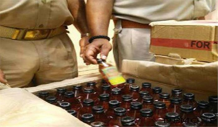 दर्जन भर से ज्यादा शराब की पेटियां बरामद