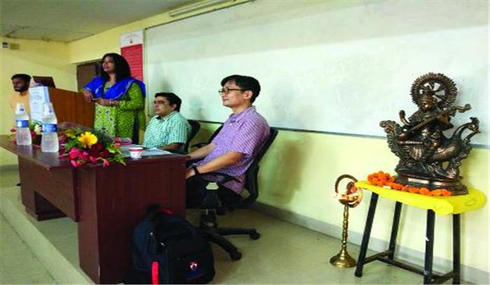 इंटरनेट के दुष्प्रभाव के बारे में शिक्षकों ने की चर्चा