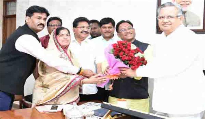 मुख्यमंत्री से मंत्री विष्णुदेव साय ने की मुलाकात