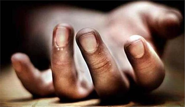 पिकअप पलटने से चालक की मौत, एक घायल पिकअप पलटने से चालक की मौत, एक घायल