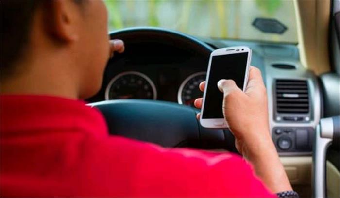 गाड़ी चलाते वक्त फोन उठाना जानलेवा