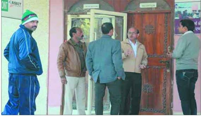 प्रतिबंधित दवा कारोबारी के घर, दफ्तर और वेयरहाउस पर छापा प्रतिबंधित दवा कारोबारी के घर, दफ्तर और वेयरहाउस पर छापा