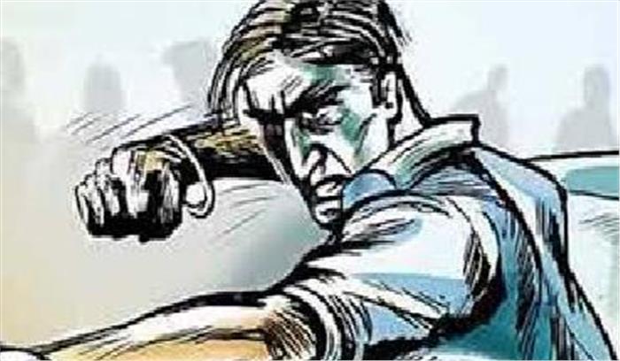 नशे में धुत युवकों ने ऑटो चालक से की मारपीट