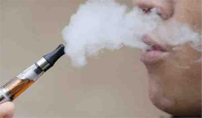 स्कूल में हुक्का पीते छात्र-छात्राओं का वीडियो वायरल, मचा हड़कंप स्कूल में हुक्का पीते छात्र-छात्राओं का वीडियो वायरल, मचा हड़कंप