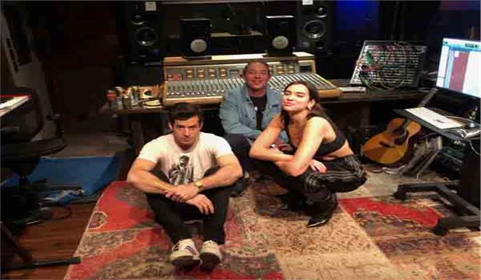 डिप्लो और मार्क रॉनसन के साथ काम कर रही हैं गायिका दुआ लीपा