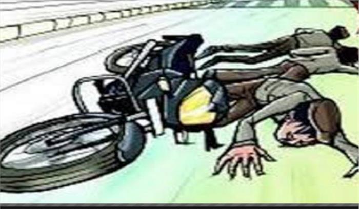 ट्रक की ठोकर लगने से बाईक पर सवार 3 की मौत 