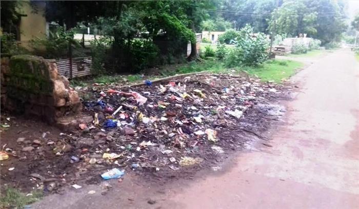 टाउनशिप क्षेत्रवासी कचरों की बदबू से काफी परेशान