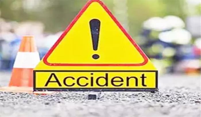 दुमका में सड़क हादसे में मां-बेटा समेत तीन की मौत