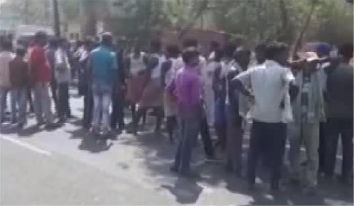 दुमका में सड़क दुर्घटना में एक महिला की मौत, 4 घायल