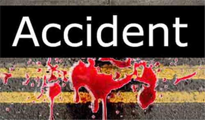 दुमका में सड़क हादसे में महिला समेत तीन की मौत, 5 घायल