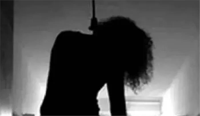 दुमका में महिला ने फंदा लगाकर आत्महत्या की