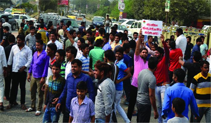 कैसे बनेगा डंपिंग यार्ड, विरोध में जमकर हुई नारेबाजी