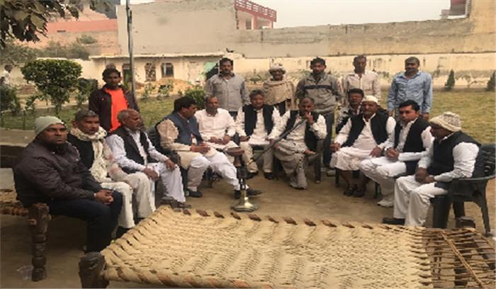 डंपिंग ग्राउंड के विरोध में गांवों में किया जनसम्पर्क