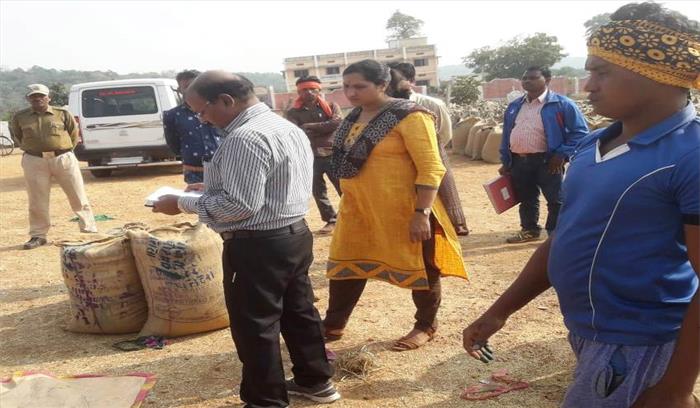 ग्राम गुजरा एवं साल्हे के धान खरीदी केन्द्र का औचक निरीक्षण ग्राम गुजरा एवं साल्हे के धान खरीदी केन्द्र का औचक निरीक्षण