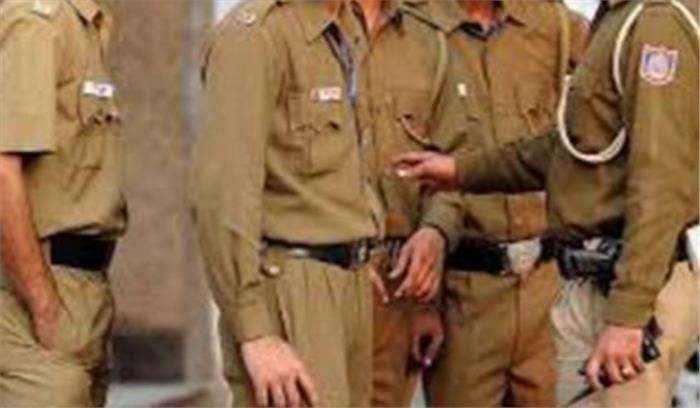 छत्तीसगढ़: ड्यूटी के दौरान लापरवाही पर पांच पुलिसकर्मी निलंबित छत्तीसगढ़: ड्यूटी के दौरान लापरवाही पर पांच पुलिसकर्मी निलंबित