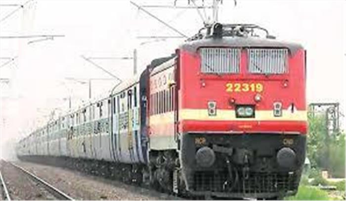 त्योहारों पर ट्रेनें लगाएंगी चार हजार अतिरिक्त फेरे