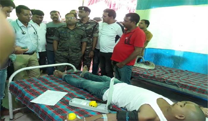 दुर्गा समिति के सदस्यों ने किया रक्तदान