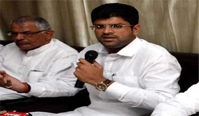 खट्टर सरकार निजी कंपनियों की मार्फत से भर्ती करने की योजना बना रही: दुष्यंत चौटाला