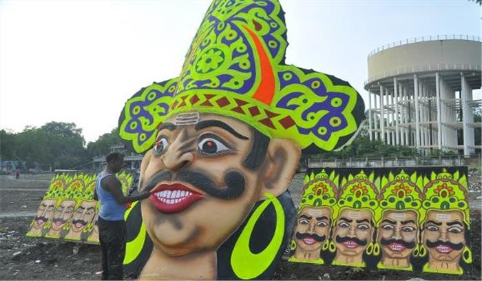 महंगाई के कारण इस बार कम बन रहे रावण के पुतले