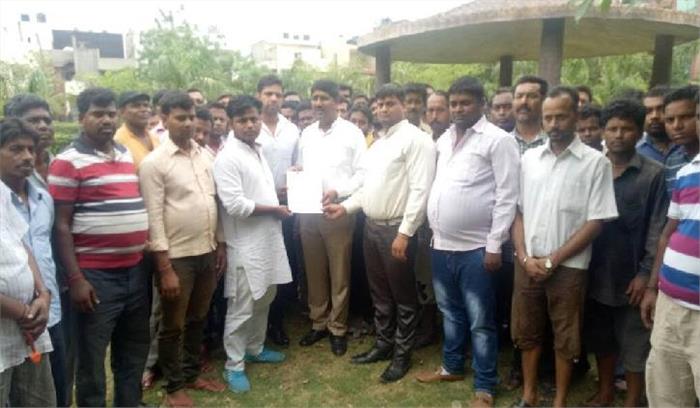 ई-रिक्शा चालकों ने व्यापक जनांदोलन कि चेतावनी दी