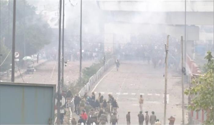 सीलमपुर में लोगों के प्रदर्शन को देखते हुए दिल्ली मेट्रो ने कईं स्टेशन बंद किए