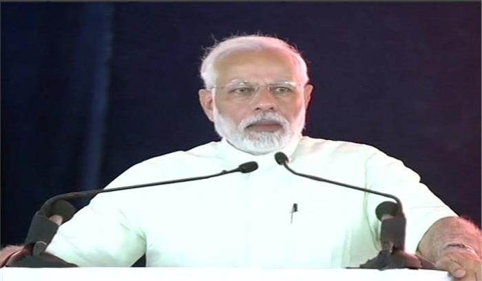 पीएम मोदी ने बागपत में कहा-  देश का विकास कांग्रेस को मजाक लगता है