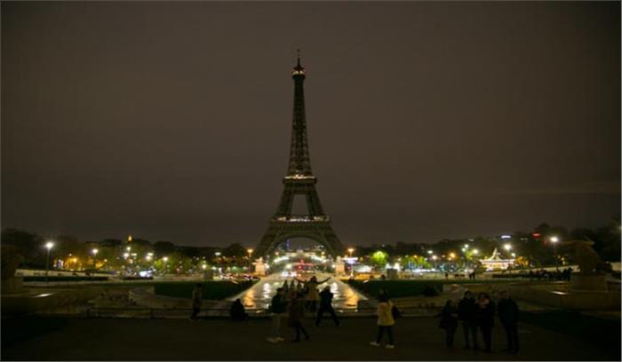 एफिल टावर की बत्तियां बंद करके दी जाएगी काबुल हमले के पीड़ितों को श्रद्धांजलि