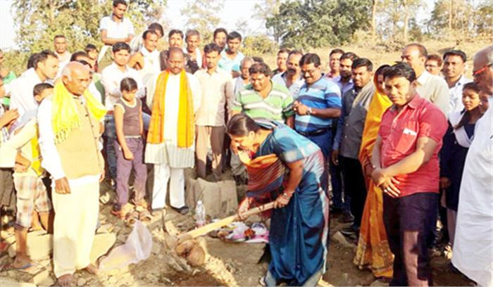अठ्ठारहगुड़ी में साप्ताहिक बाजार के साथ ग्राम विकास के कार्यों का शुभारंभ