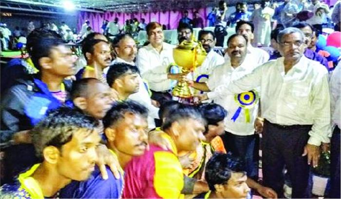 फुटबाल में बैकुण्ठपुर क्षेत्र बना विजेता