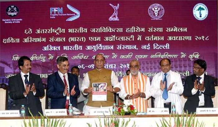 बुजुर्गों के स्वास्थ्य के लिए संयुक्त परिवार संस्कृति अहम : राजनाथ सिंह