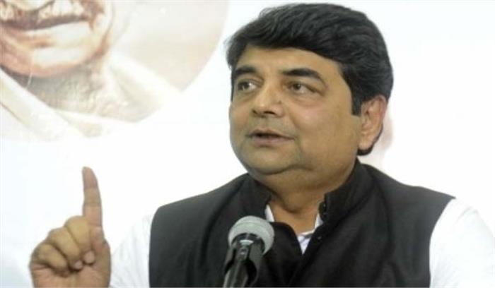 निर्वाचन आयोग मोदी के होर्डिग हटवाएगा : कांग्रेस