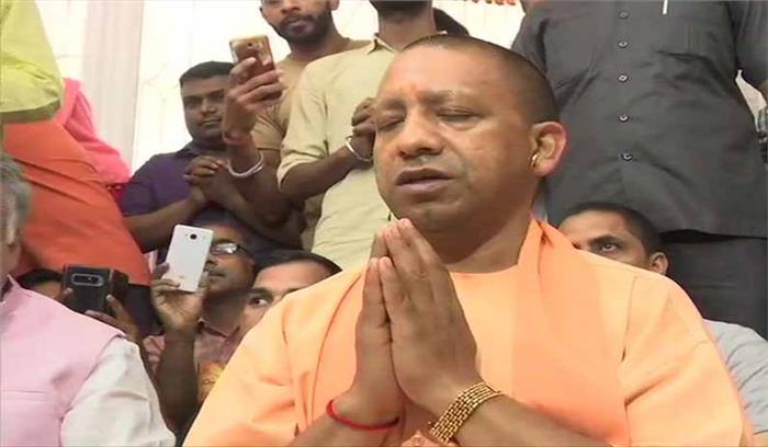 लखनऊः मुख्यमंत्री योगी आदित्यनाथ पहुंचे हनुमान जी की शरण में