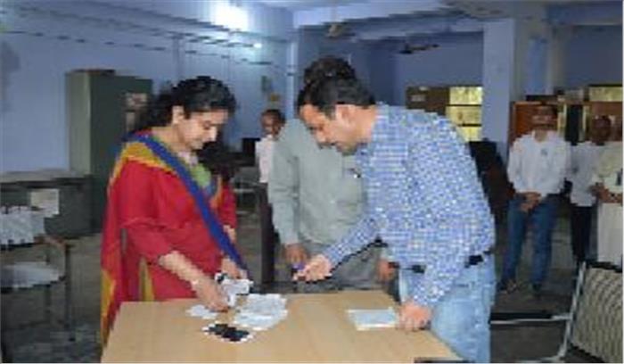 गुस्से से जिलाधिकारी हुई लाल, बेहाल हुए विशाल